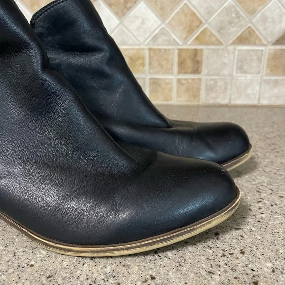 Lucky Brand Women’s Basel Leather Black Bootie in Size 10W - Picture 9 of 10